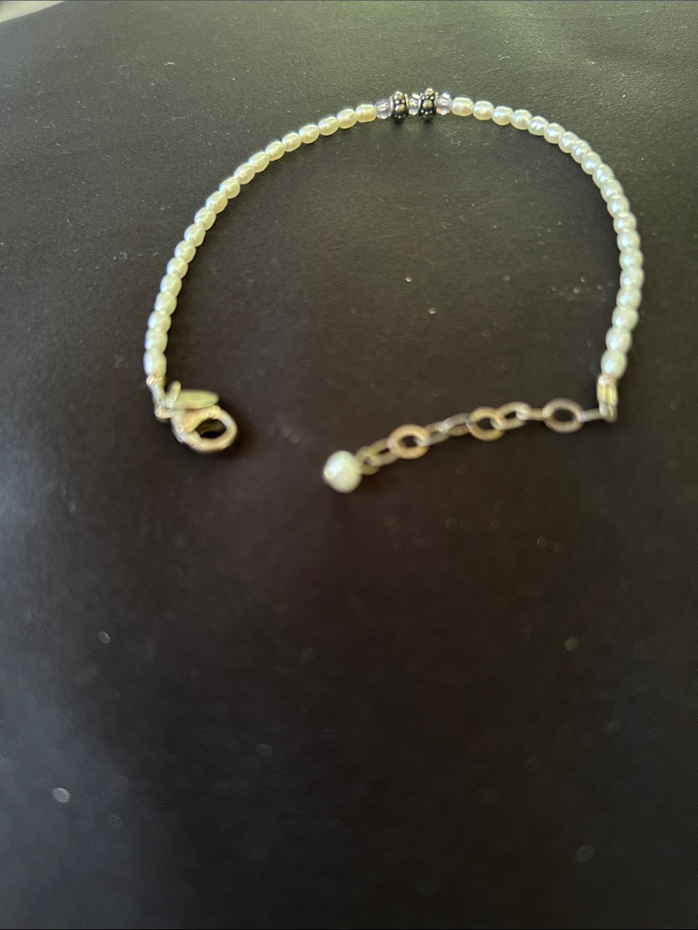 Pearl bracelet With silver and light purple beads in center
